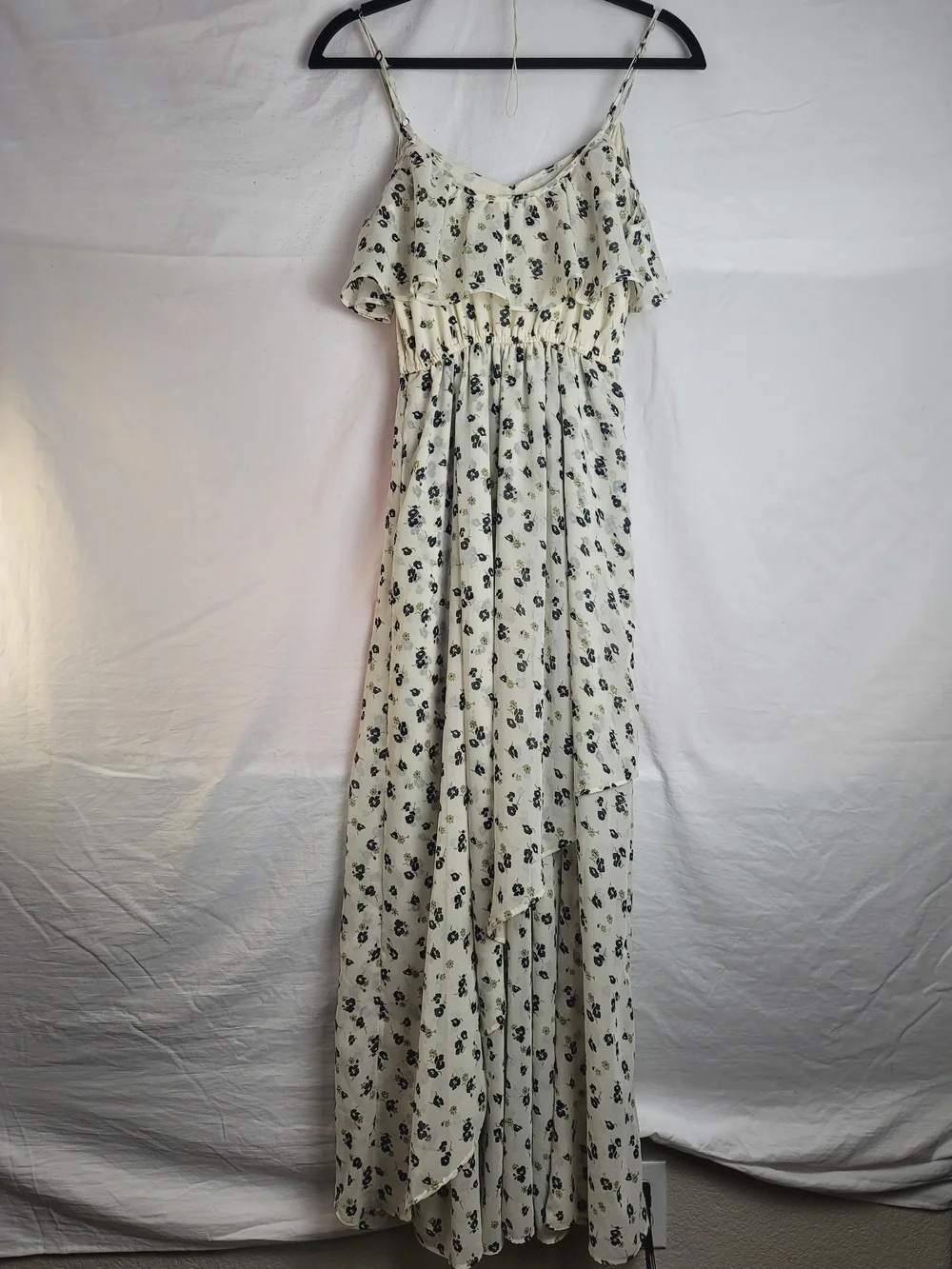 Abercrombie & Fitch flowy cream